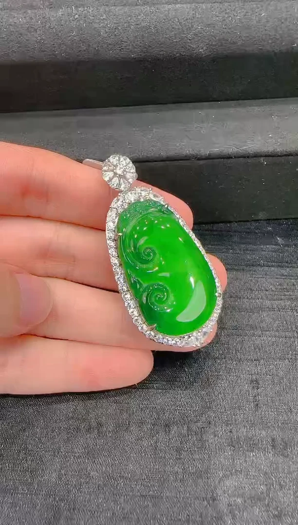【闪购商品】翡翠吊坠(赠链)银S925镶嵌天然翡翠A货多样性发一件