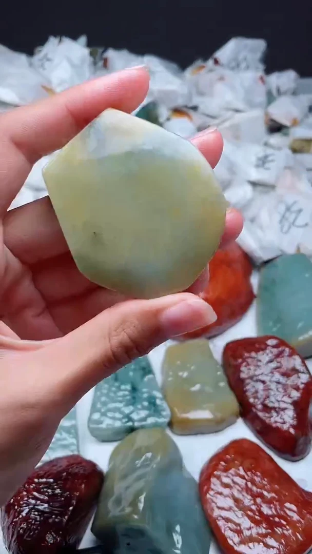 翡翠未镶嵌颈饰翡翠