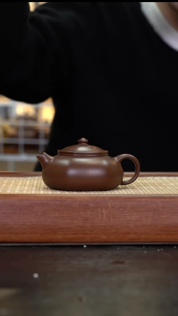 茶壶紫砂   革紫泥    六方寒江    180cc吗  全手工