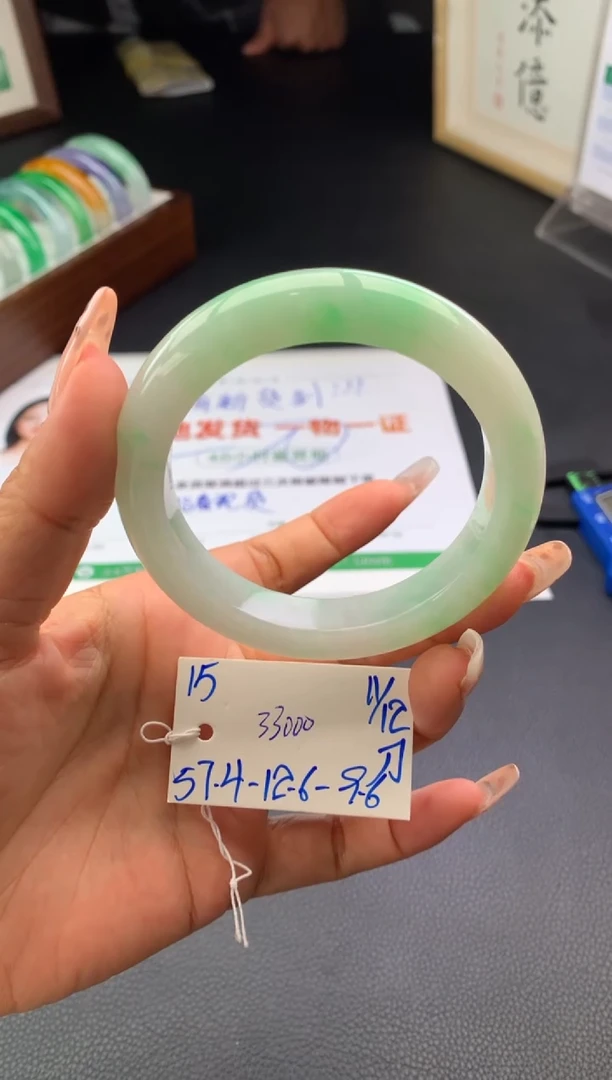 未镶嵌手镯翡翠假一赔三   手镯