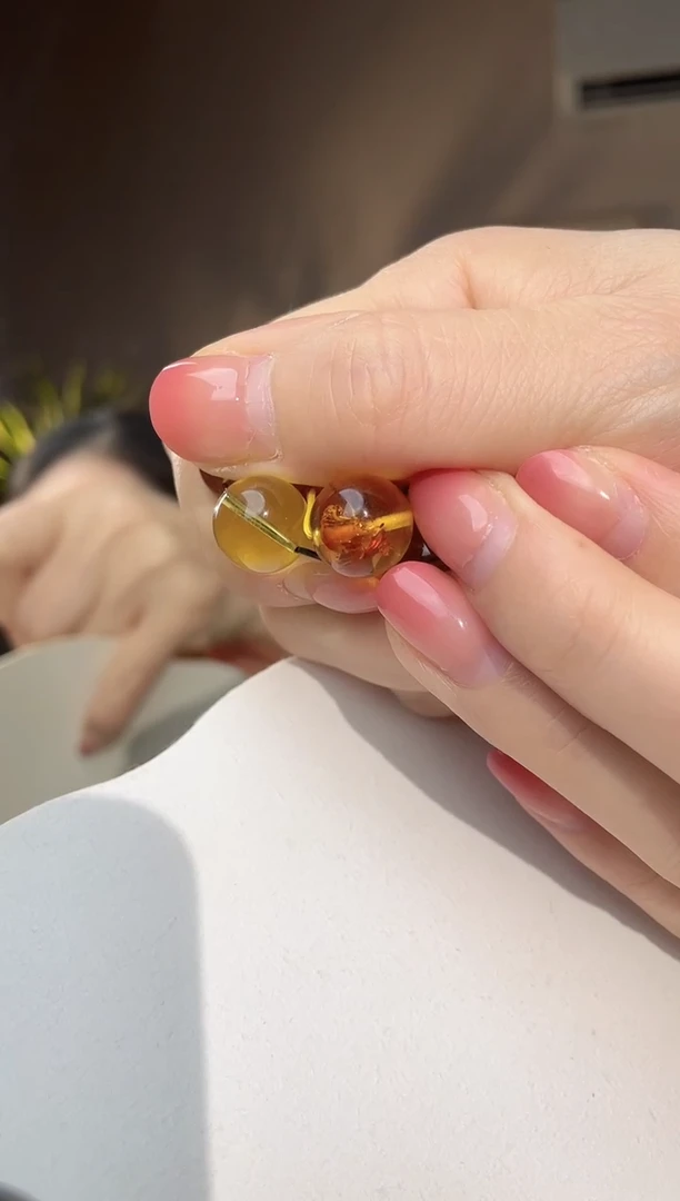 未镶嵌琥珀裸石12+蓝珀1颗+12+花珀1颗