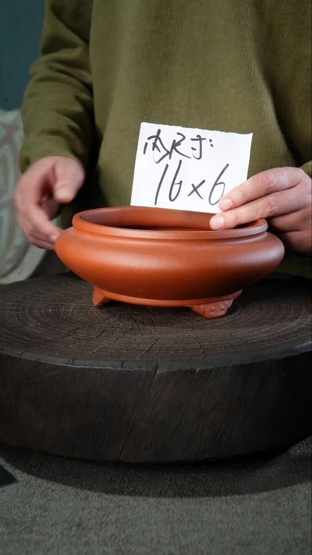 A宜兴紫砂小花盆