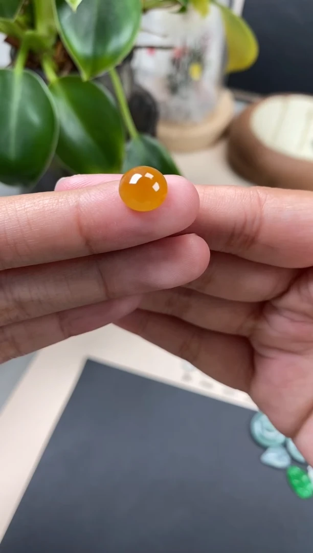 【闪购商品】翡翠颈饰未镶嵌翡翠冰黄蛋面