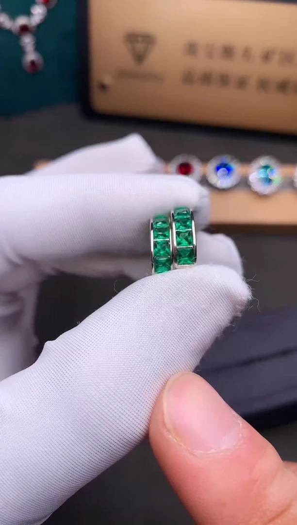 银S925镶嵌耳饰祖母绿.....