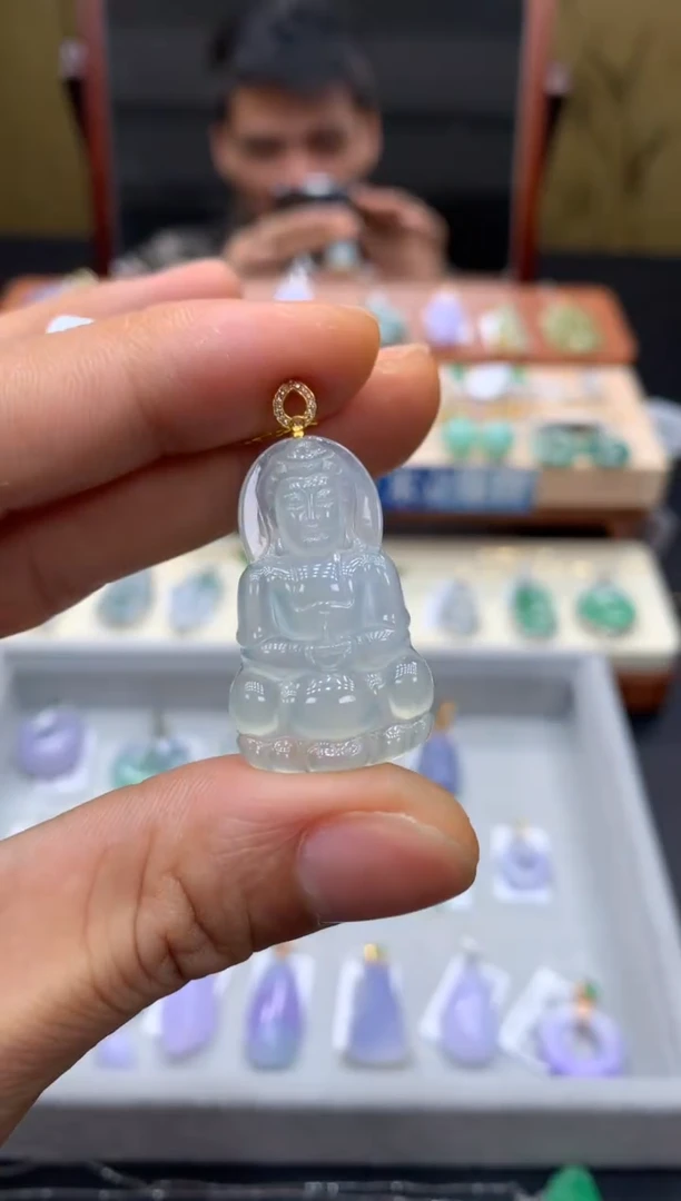 吊坠(不含链)18K金镶嵌翡翠观音