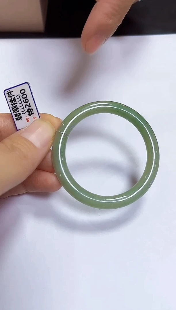 颈饰未镶嵌翡翠挂件