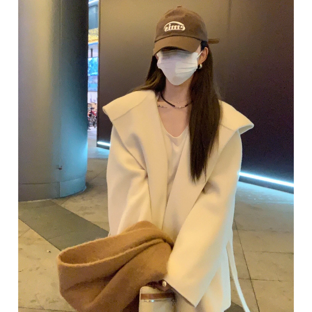 白色斗篷双面呢子大衣女短款小个子秋冬新款气质收腰连帽毛呢外套