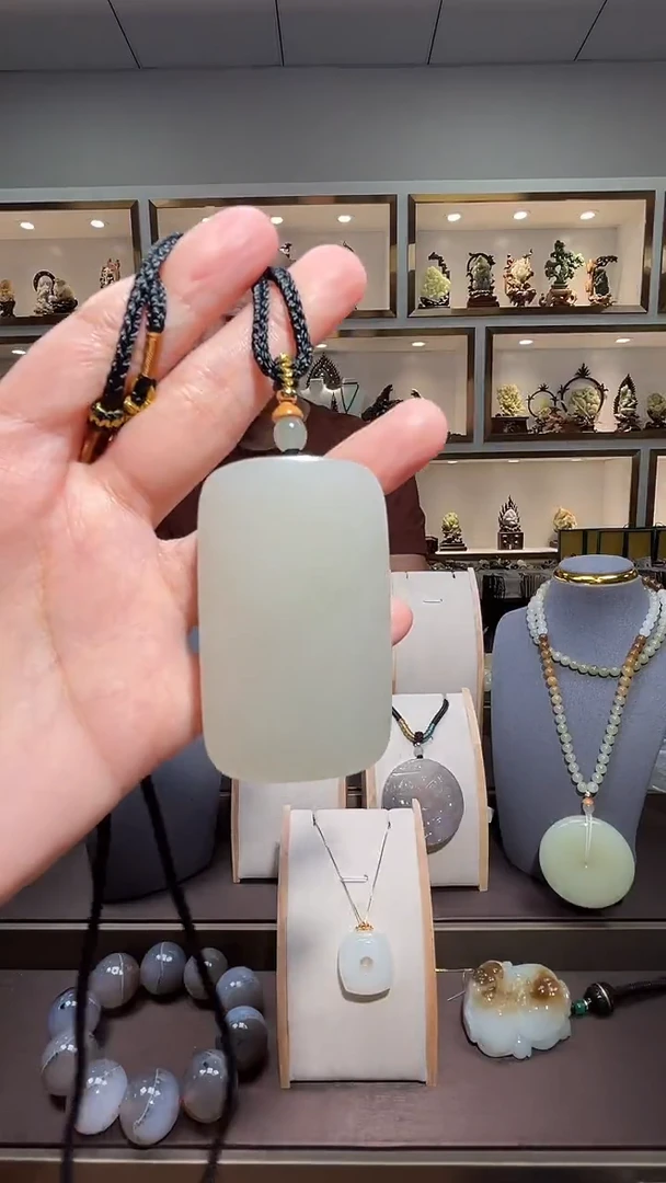 和田玉未镶嵌颈饰苏