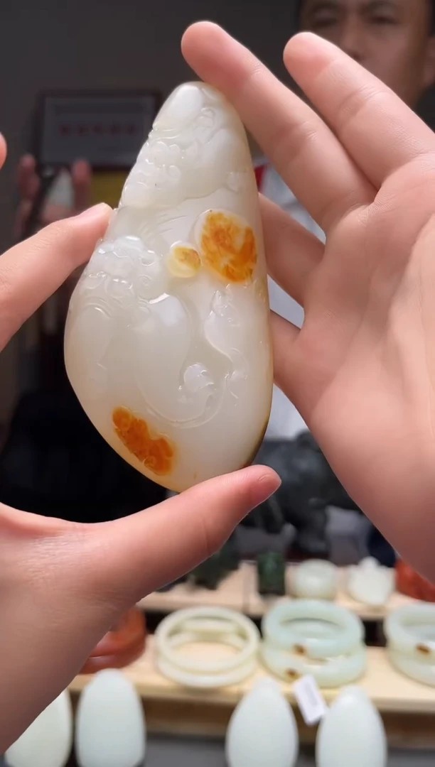 颈饰未镶嵌和田玉吊坠