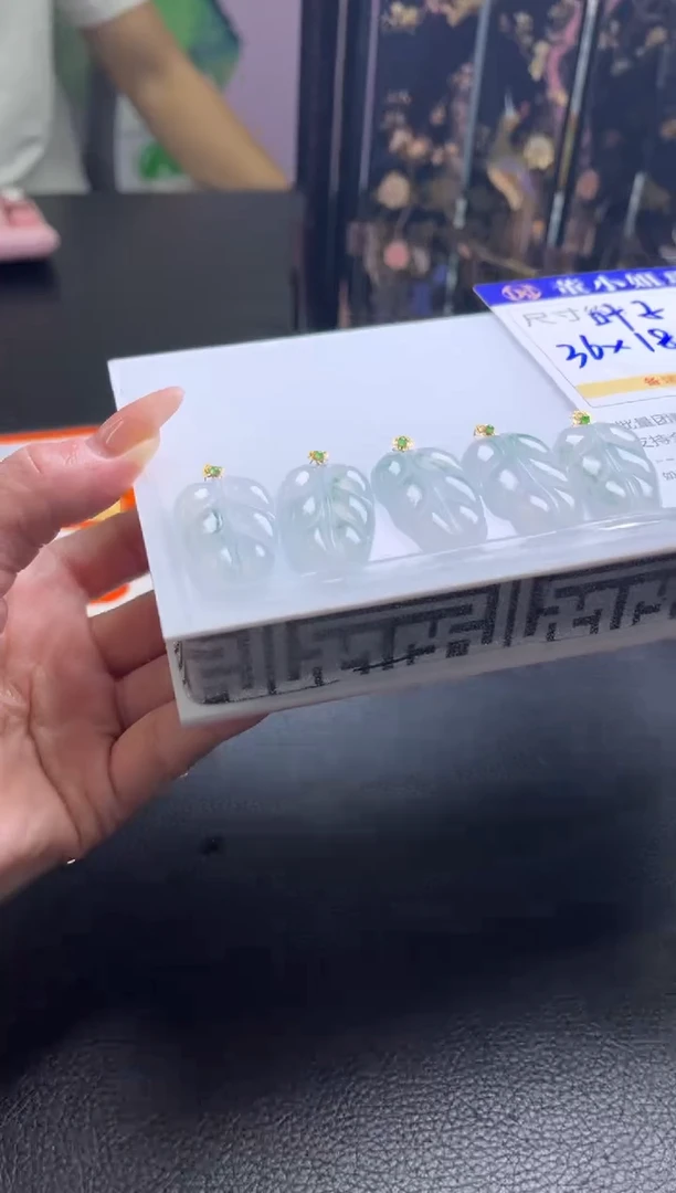颈饰18K金镶嵌翡翠D201/多样性发一件/配绳子