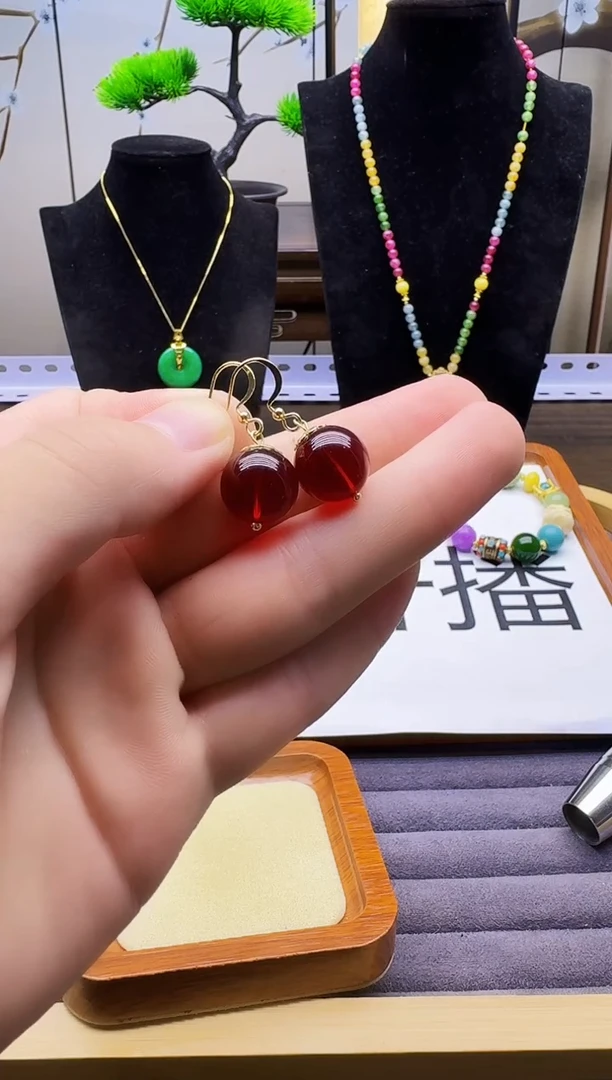 14K金镶嵌血珀耳饰EEEEEEEEE