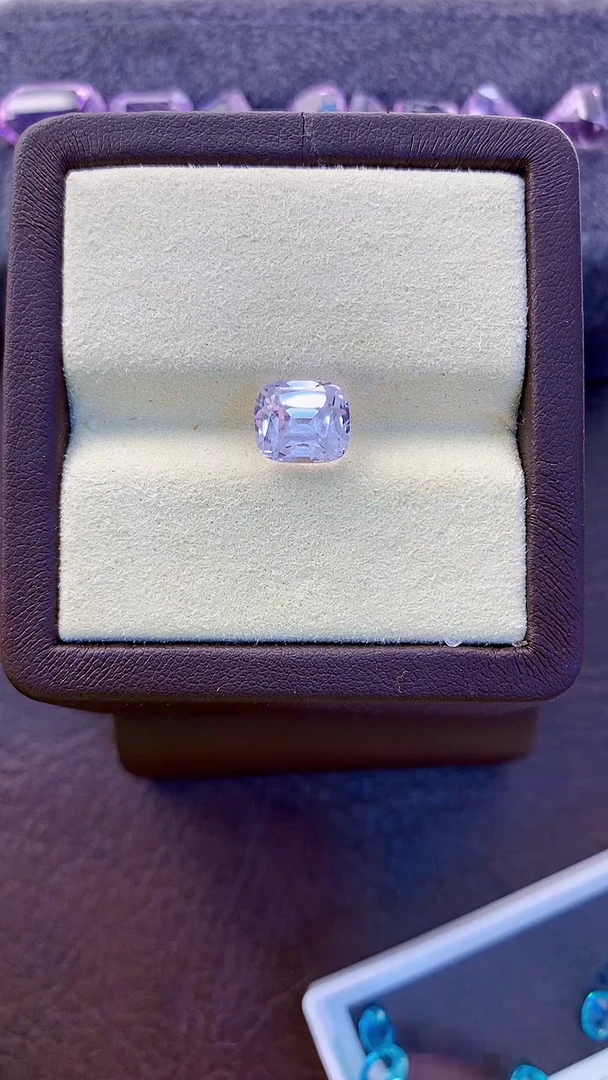 未镶嵌锂辉石裸石4ct 天然紫锂灰 孤品