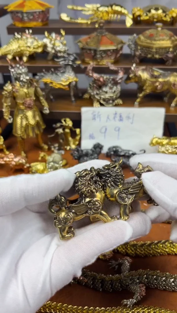 一对麒麟黄铜摆件复古