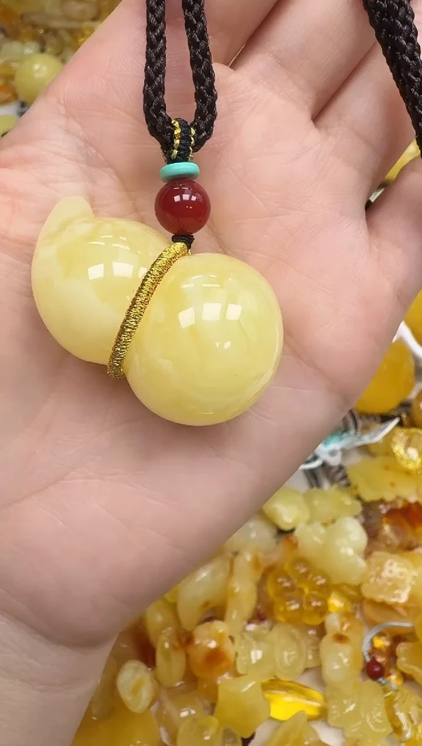 未镶嵌琥珀裸石如图