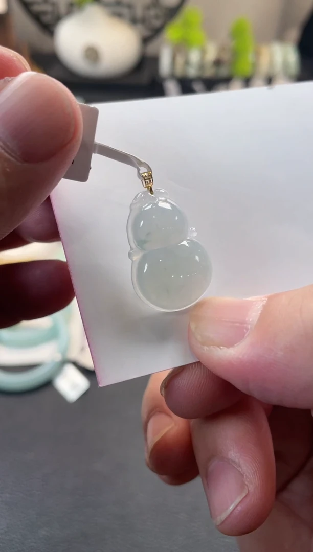 翡翠未镶嵌颈饰葫芦