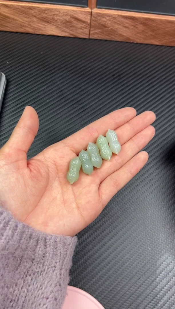 【闪购商品】和田玉吊坠(赠链)未镶嵌且末微色差多样性发货拍一发一