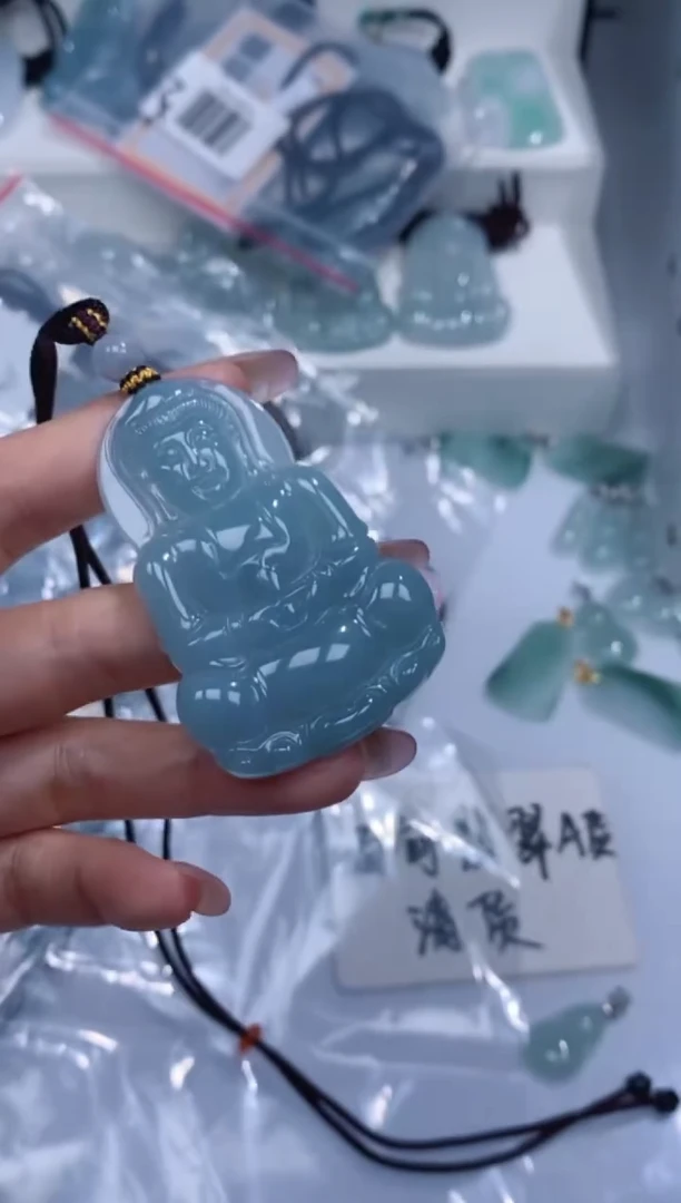 颈饰未镶嵌翡翠吊坠