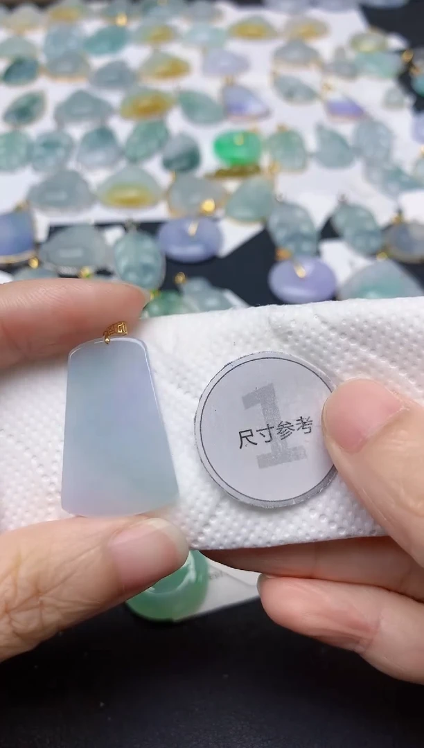 翡翠18K金镶嵌颈饰天然缅甸A货翡翠