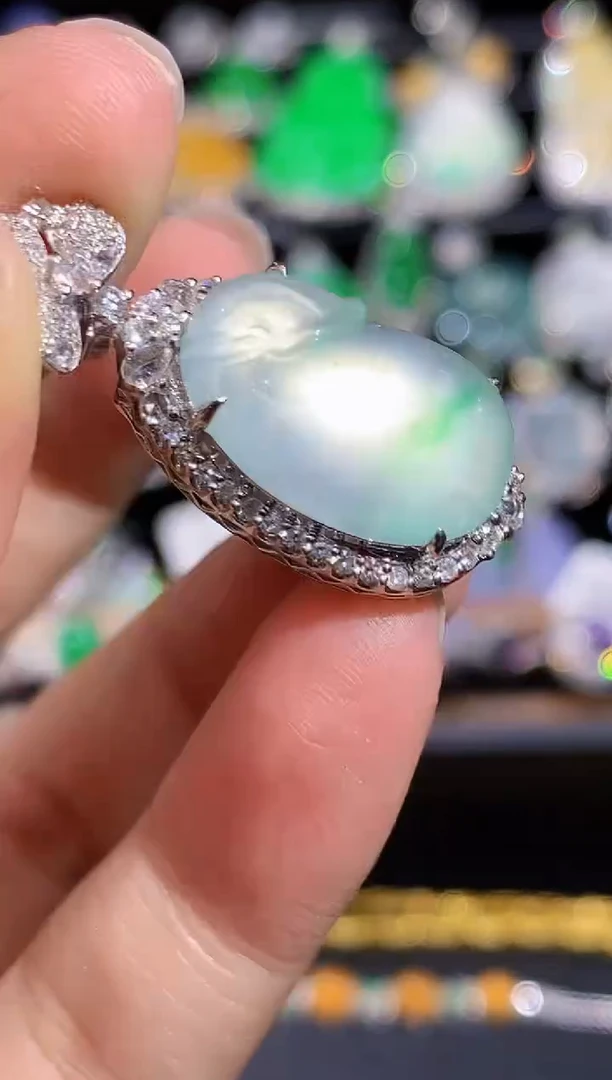 吊坠(不含链)18K金镶嵌翡翠多样性发其一