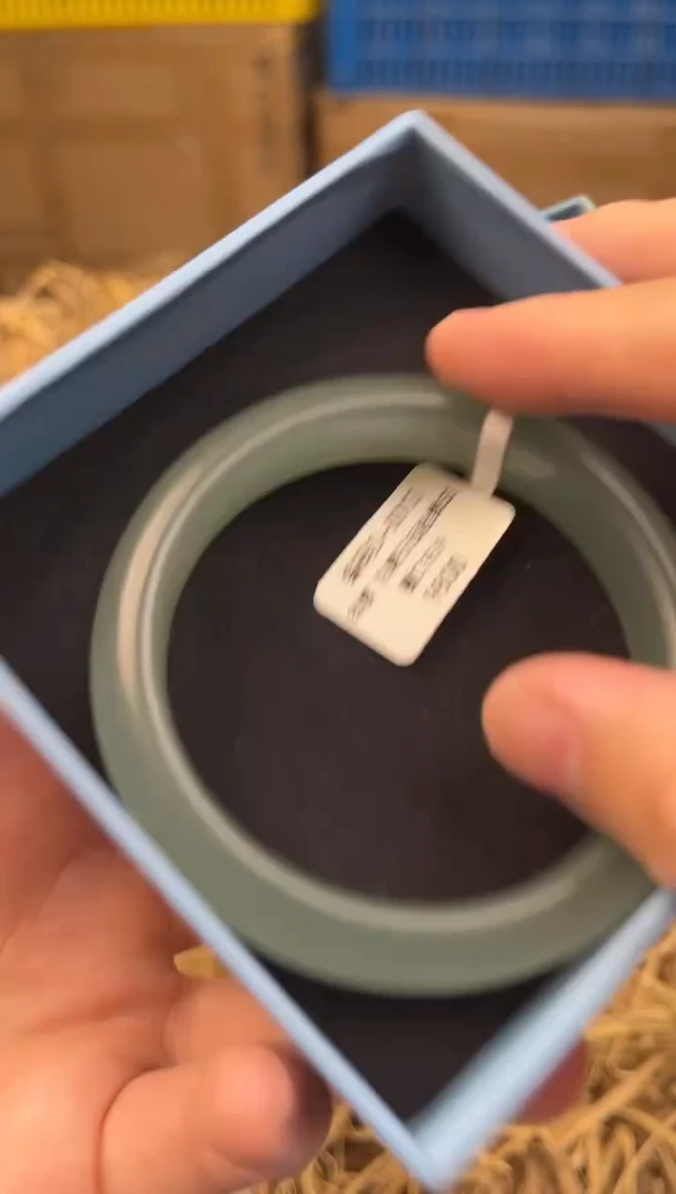 未镶嵌手镯石英质玉编码D0013