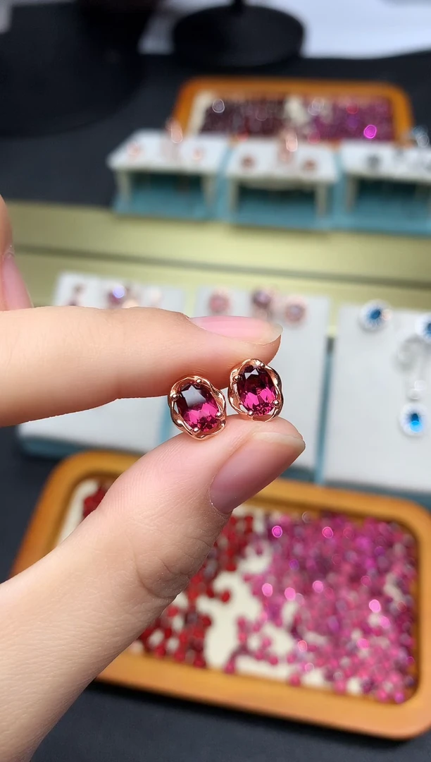 银S925镶嵌耳钉石榴石天然镁铝