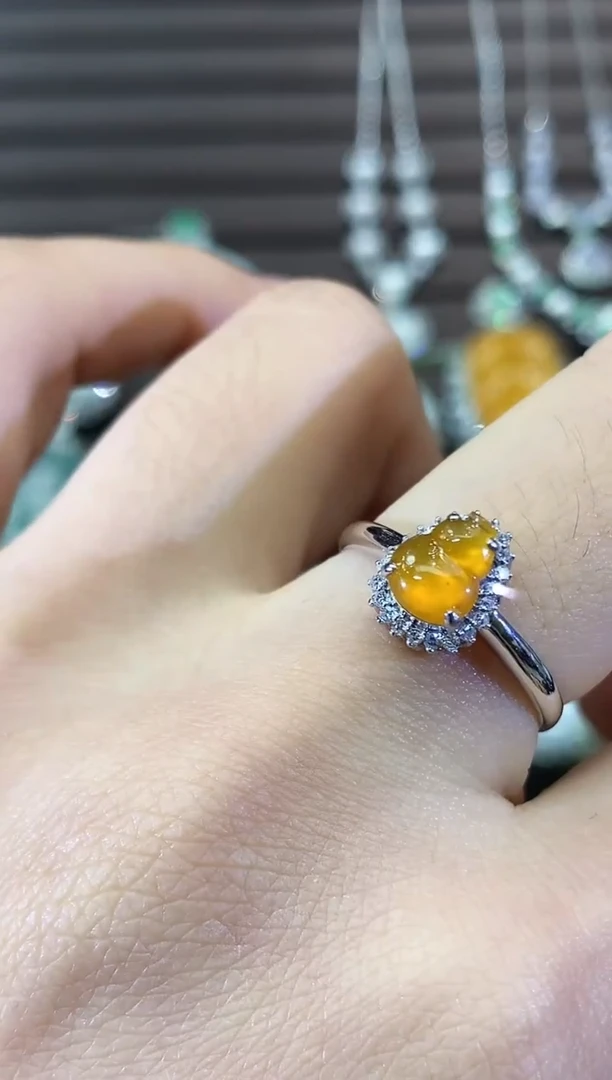 18K金镶嵌戒指翡翠B118