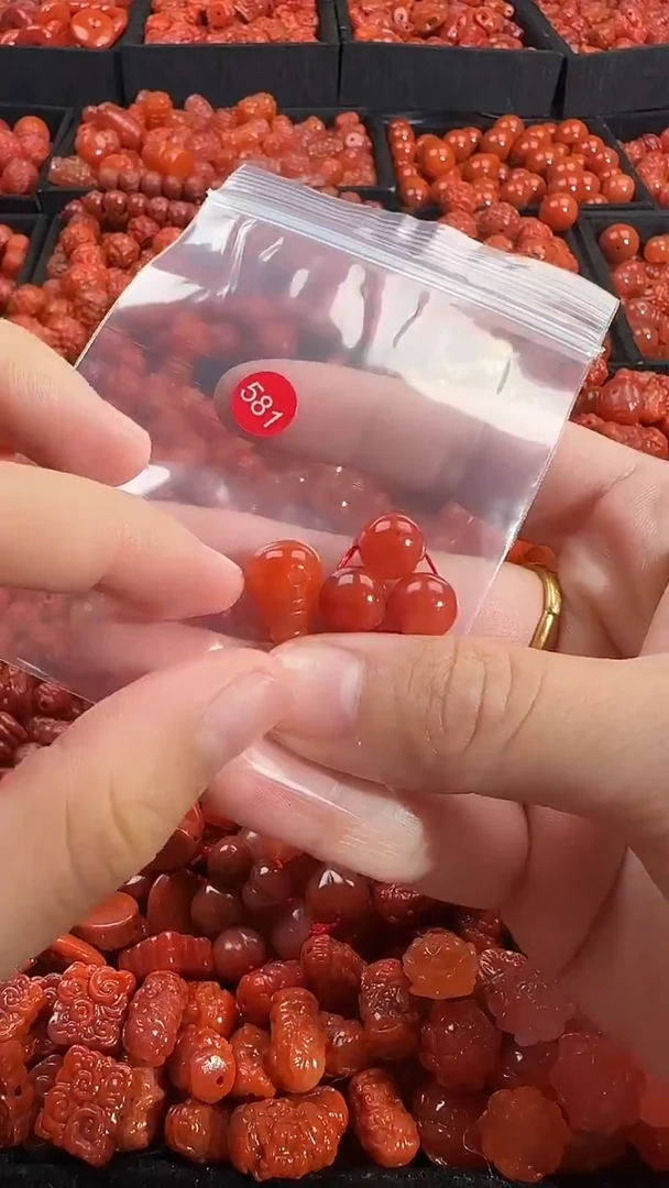 颈饰未镶嵌南红玛瑙1