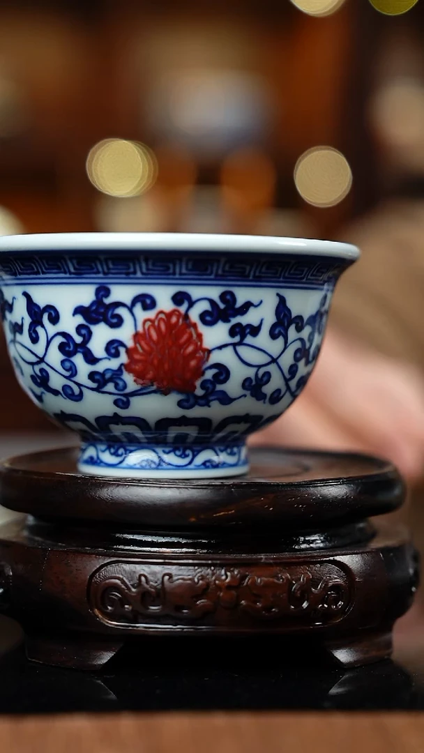 瓷景德镇手工手绘青花釉里红缠枝莲压手杯