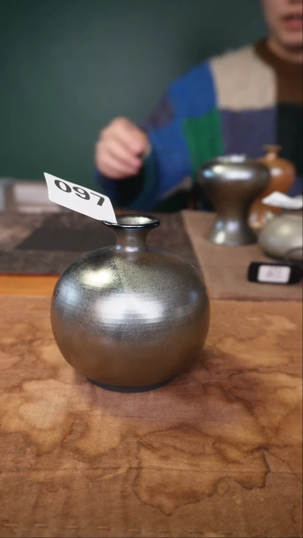 97的玄铁的小花器的精品