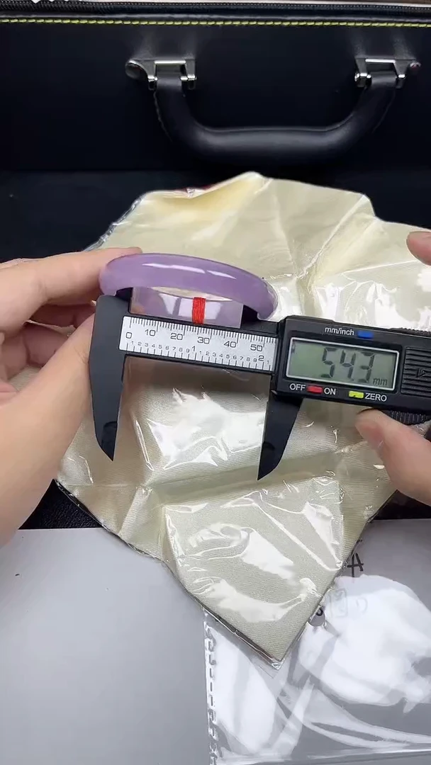 时尚女款冰透镯（一物一拍）149