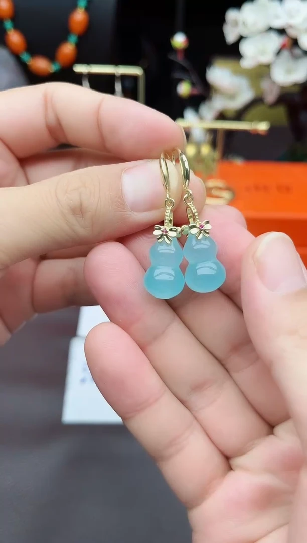 石英质玉（天山翠）未镶嵌耳钉535000