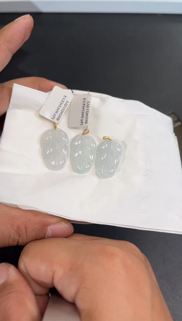 18K金镶嵌挂件翡翠边城刀客/336537/多样性发一