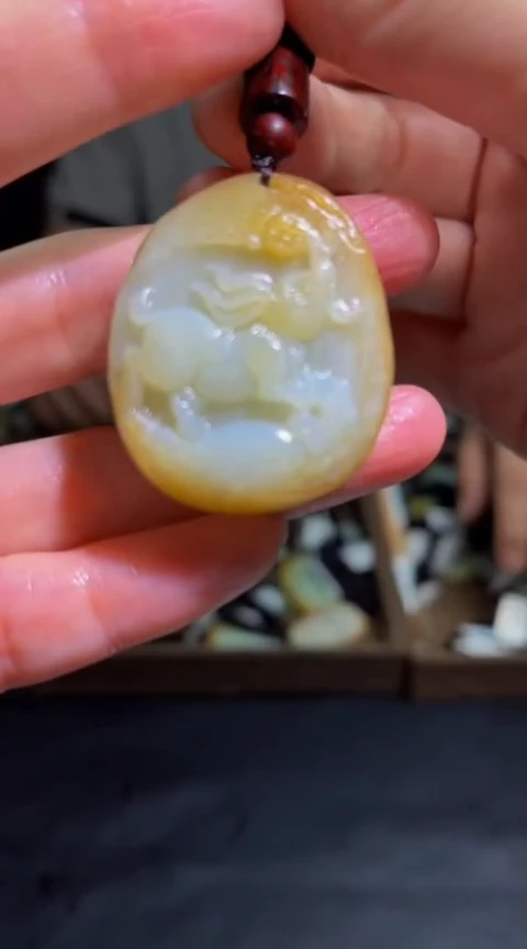 和田玉未镶嵌颈饰.