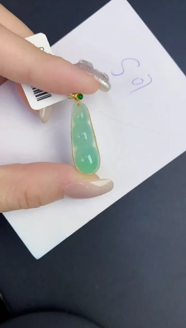 翡翠18K金镶嵌颈饰缅甸天然翡翠A货