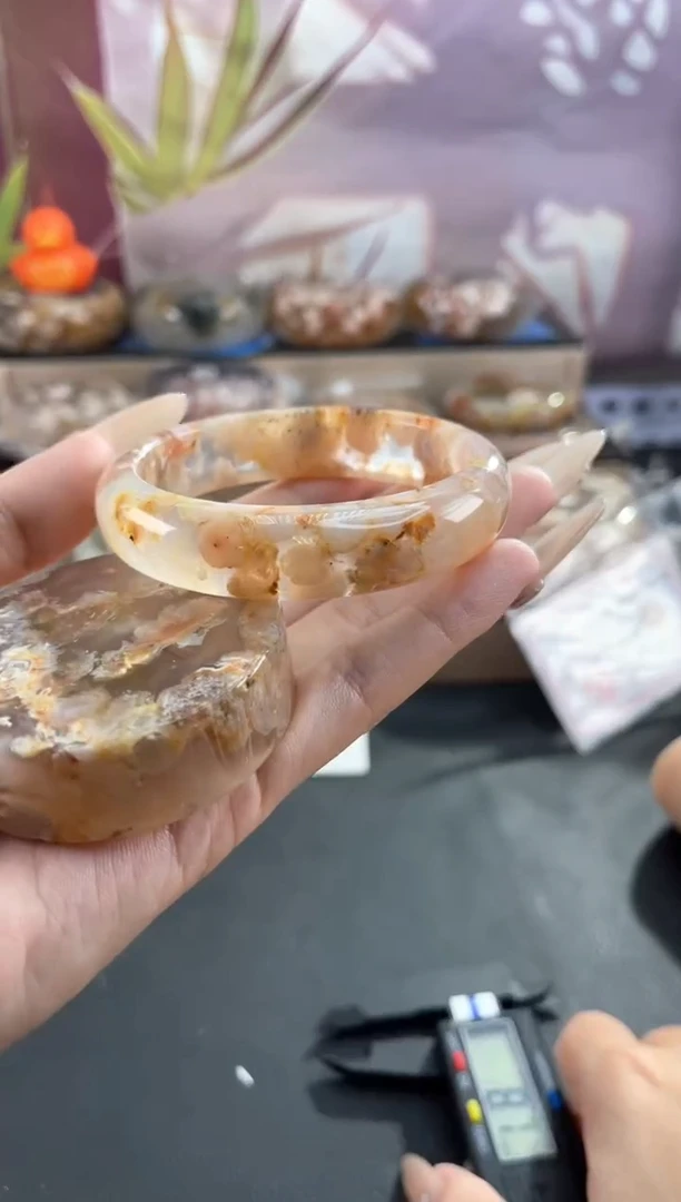 未镶嵌手镯石英质玉57