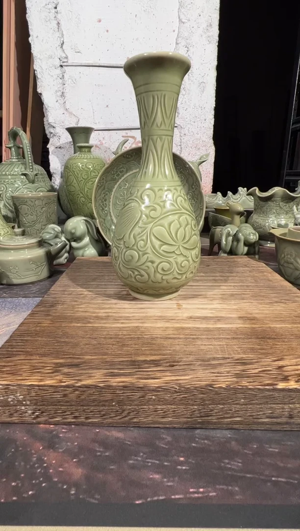 耀州窑手工莲纹玉壶春