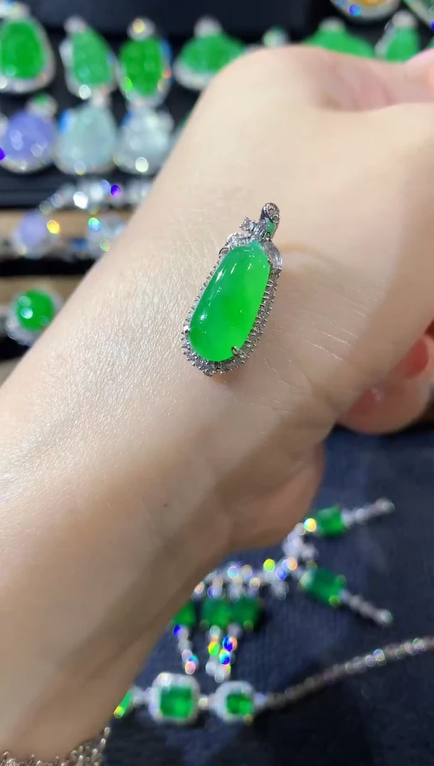 吊坠(不含链)18K金镶嵌翡翠A30