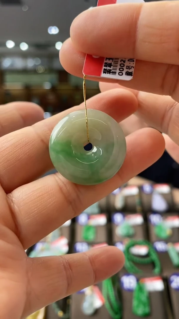 【闪购商品】翡翠颈饰未镶嵌平安扣