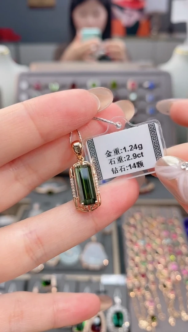 颈饰18K金镶嵌碧玺2.9