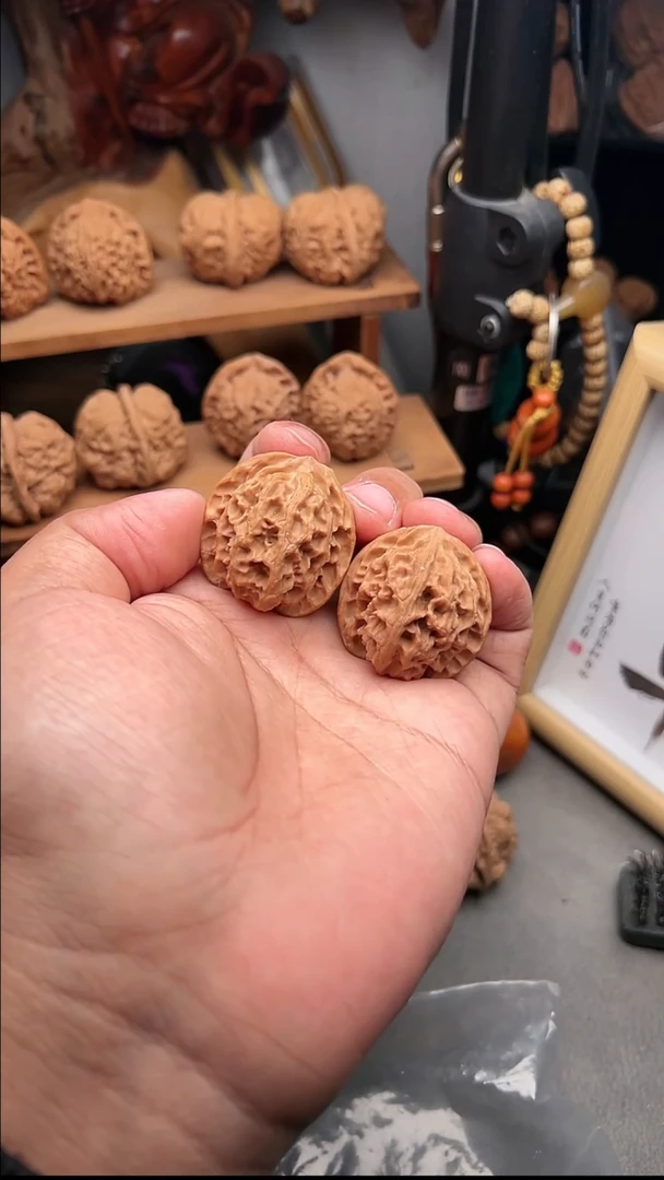 吊坠文玩核桃苹果园36