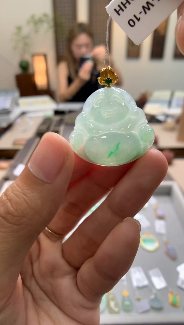 颈饰18K金镶嵌翡翠佛公
