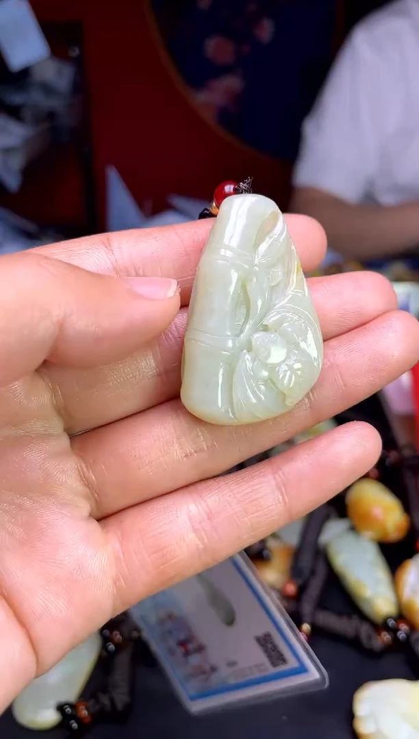 和田玉未镶嵌颈饰1