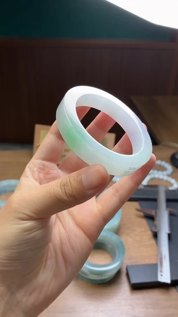 未镶嵌手镯定制翡翠颖*宝定制