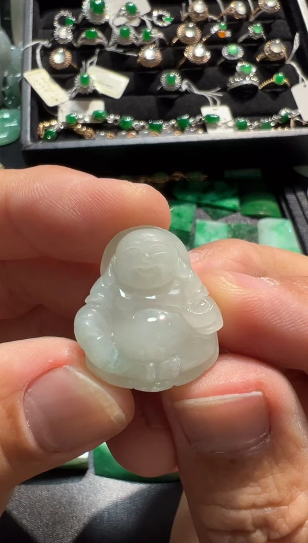 颈饰未镶嵌翡翠翡翠小佛公。