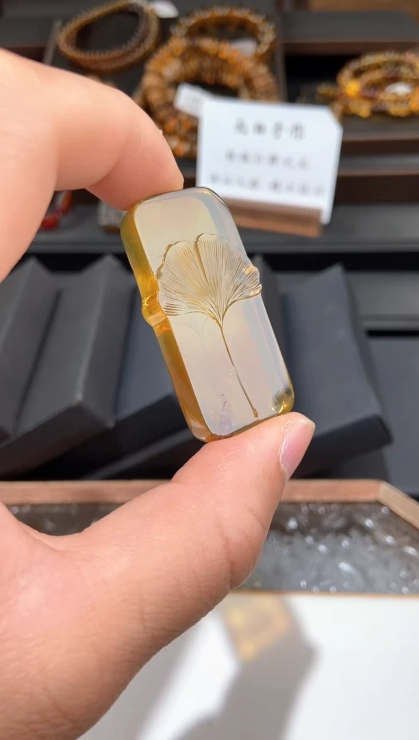 【闪购商品】琥珀颈饰未镶嵌银杏叶吊坠