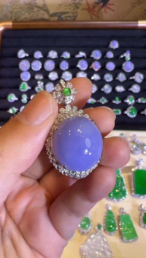 【闪购商品】翡翠吊坠(赠链)18K金镶嵌高冰浓紫紫罗兰鸽子蛋吊坠