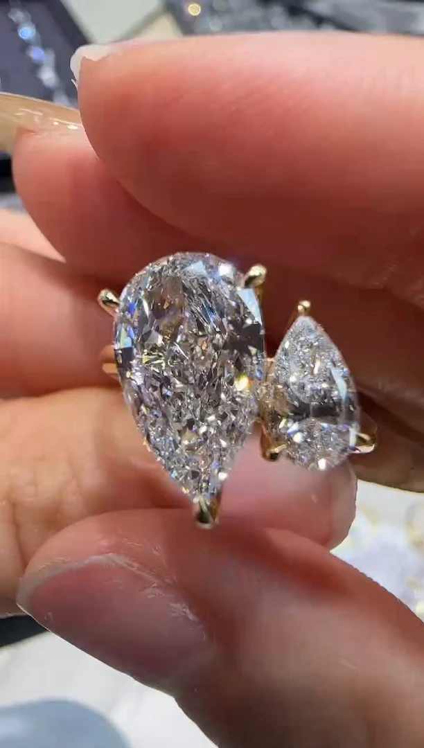 【闪购商品】实验室培育钻石18K金镶嵌水滴双石2.86ct14圈