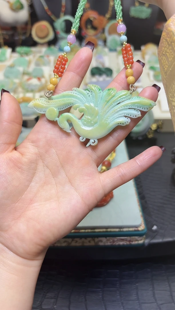 【闪购商品】翡翠颈饰未镶嵌特色黄加绿凤牌