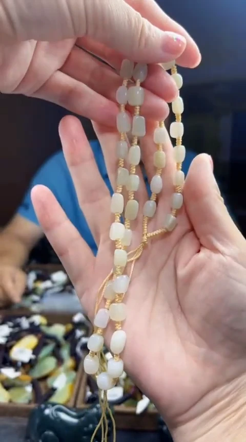 和田玉未镶嵌颈饰·