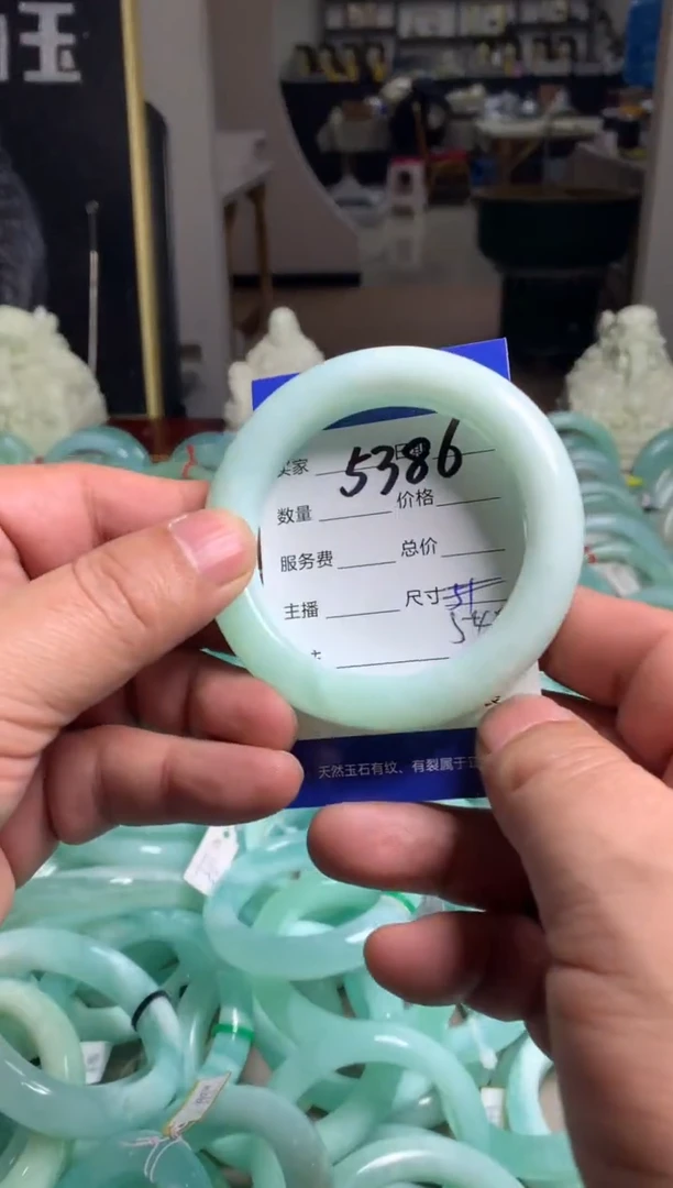 【闪购商品】蛇纹石玉手镯未镶嵌5386